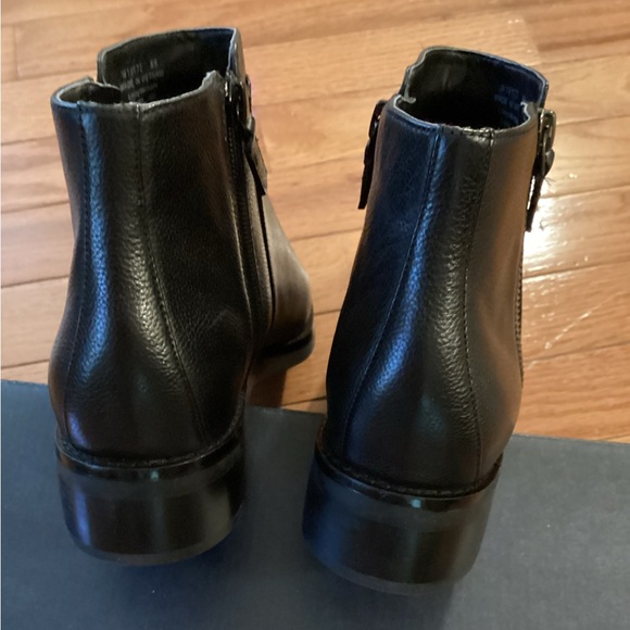 NWT COLE HAAN SOFT BLACK LEATHER RENEE BOOTIE - ZIPPERS ON INNER AND OUTER SIDES - Picture 5 of 10
